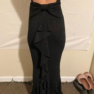 Black Floor Length Prom Dress with Bow Train